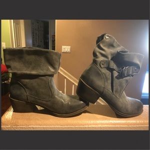 Gray roxy  boots